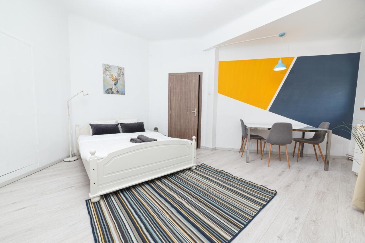 Color Apartments Franceza St Bukarest Exterior foto